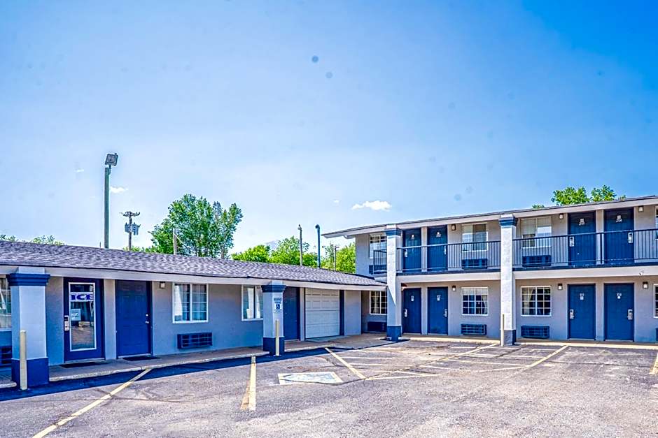 Deluxe Inn & Suites By OYO Miami OK