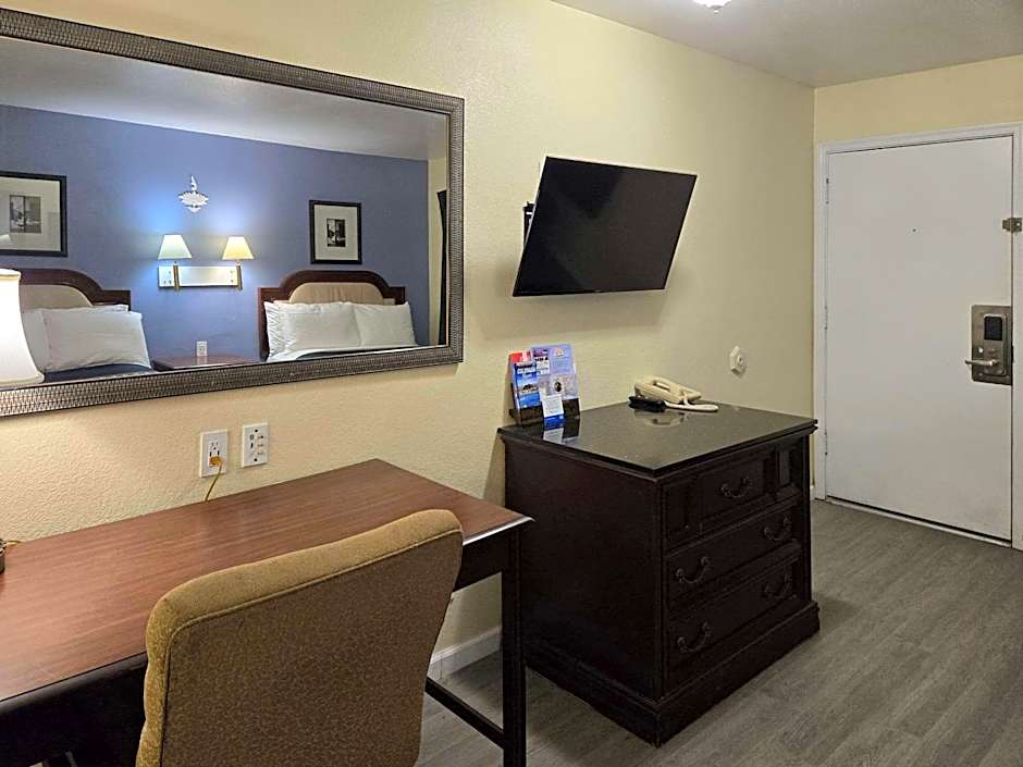 Rodeway Inn & Suites
