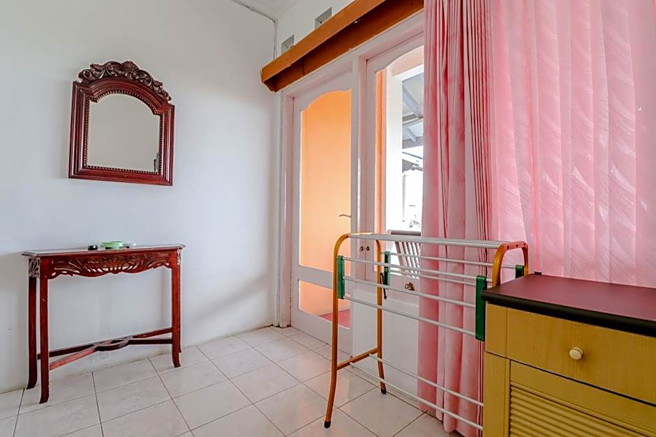 Adinda Beach Hotel and Villa