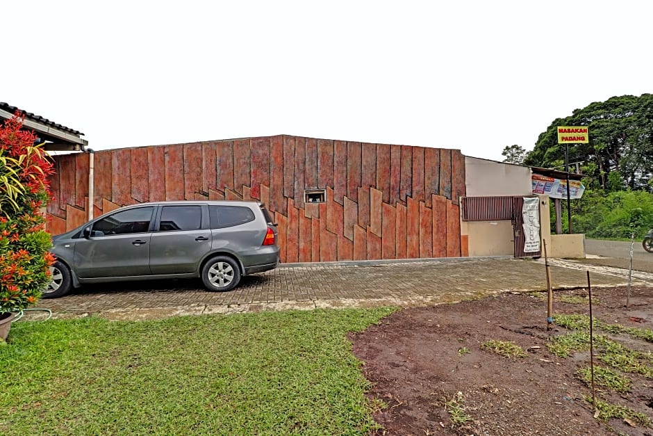 OYO 90454 Adinda Homestay Cibodas Lembang
