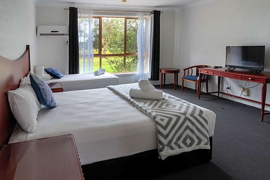 Photo 1 of 4 of 1 Queen Bed, Accessible