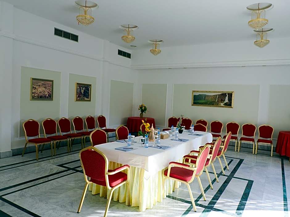 Falaj Daris Hotel