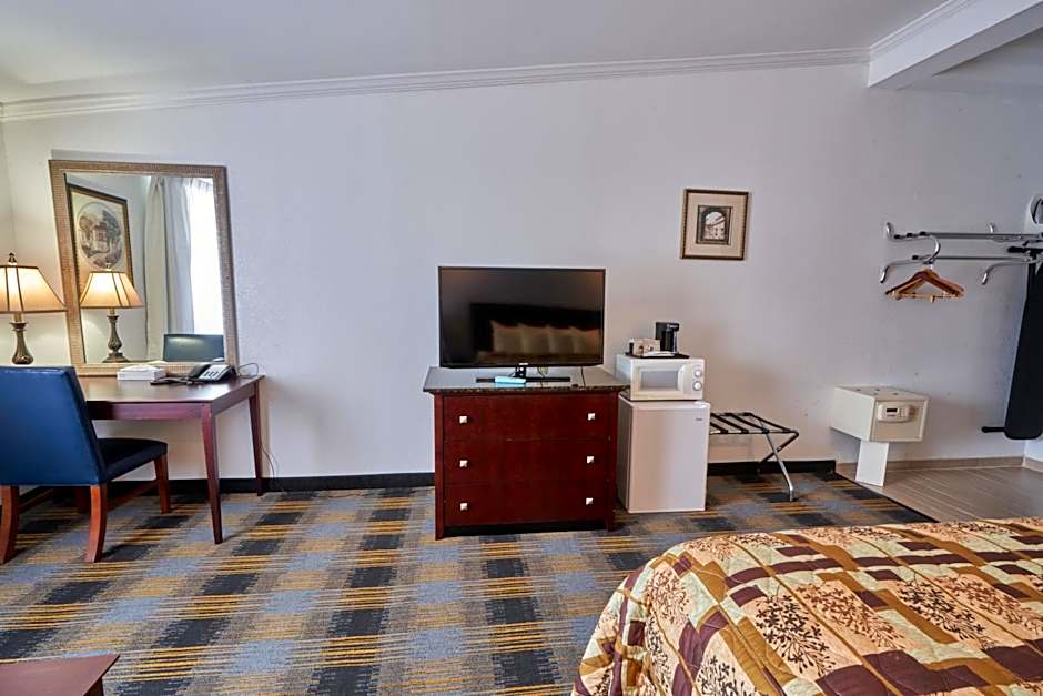 Riverview Inn & Suites