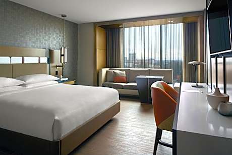Suite, 1 King, City View, Balcony