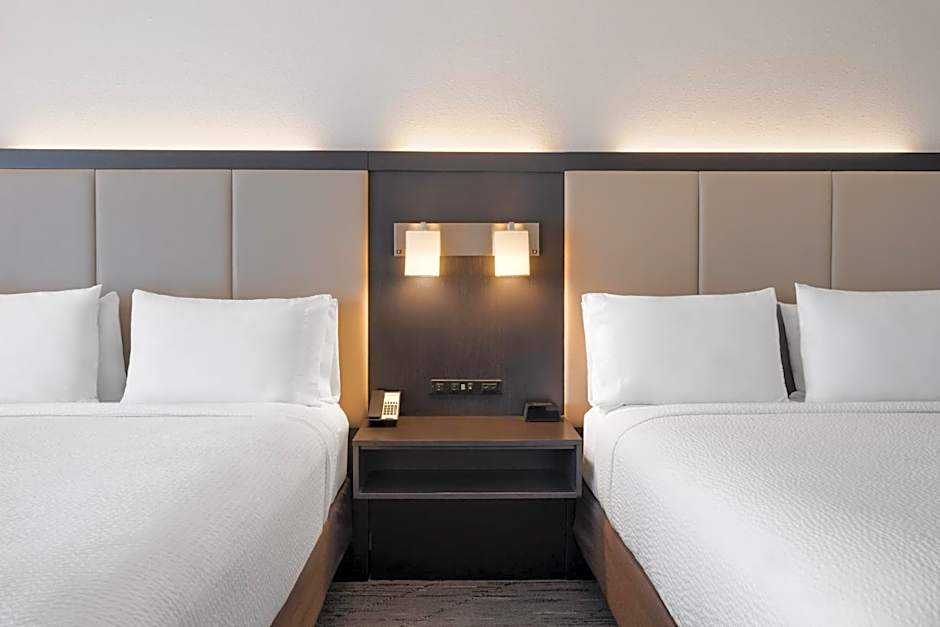 Holiday Inn Express & Suites Tampa East - Ybor City By IHG