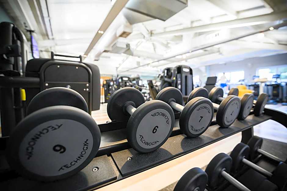 The Essex Golf & Country Club Hotel