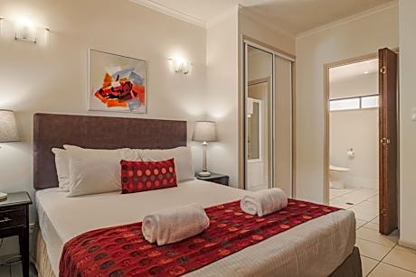 Deluxe One-Bedroom Apartment