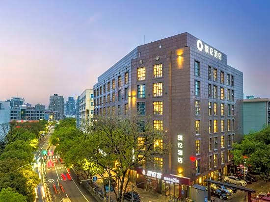 Pulun Hotel