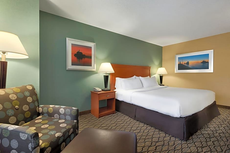 Holiday Inn & Suites Duluth-Downtown, an IHG Hotel