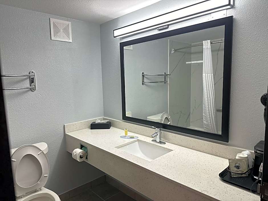 Super 8 by Wyndham Alexandria LA