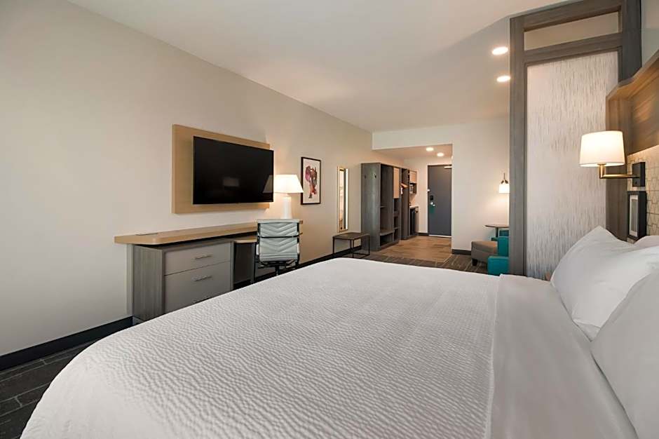 Photo 1 of 9 of 1 King Bed Suite, Hearing Accessible
