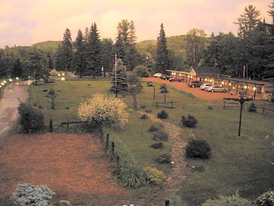 Dwight Riverside Inn