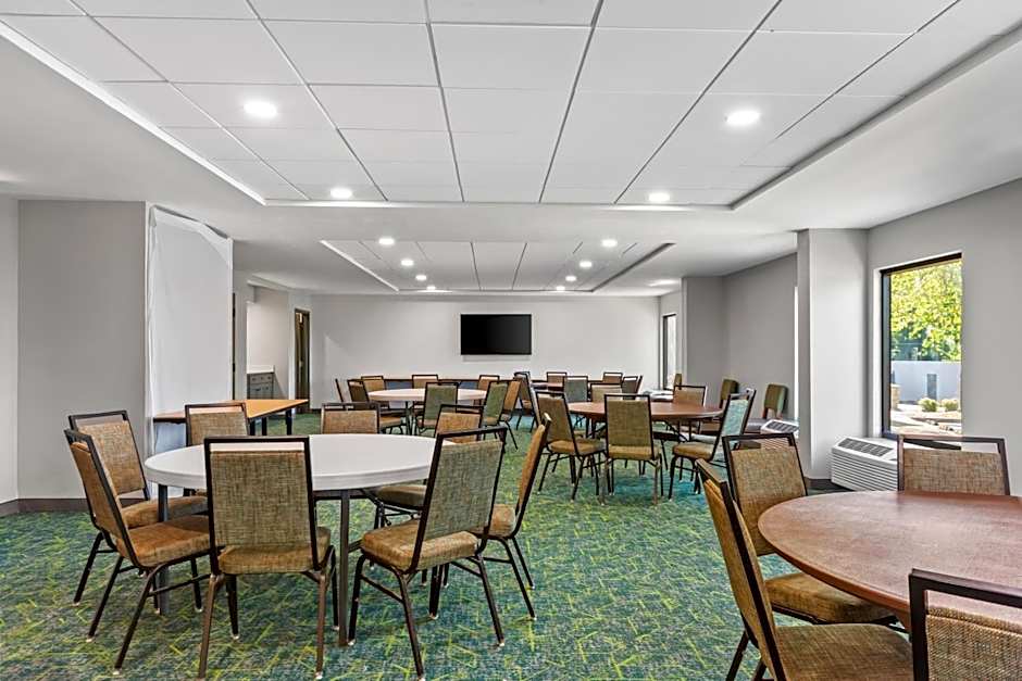 Spark by Hilton Bardstown