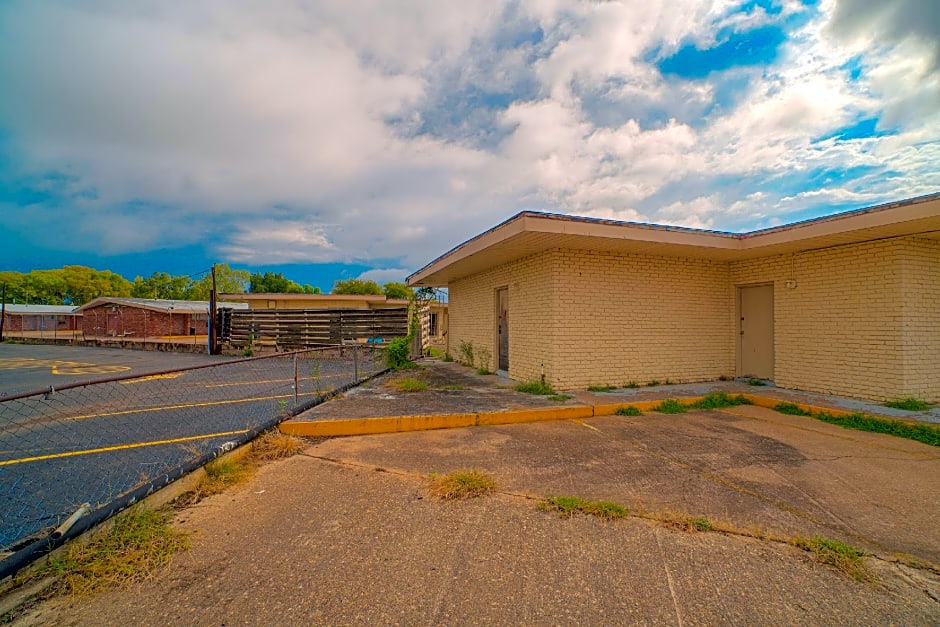 Town & Country Motel Bossier City by OYO