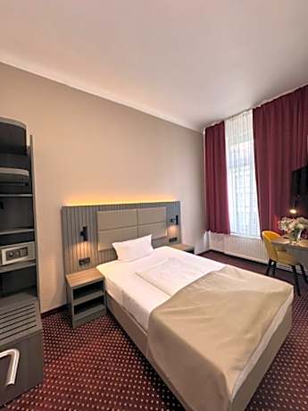 Double Room (1 Adult)