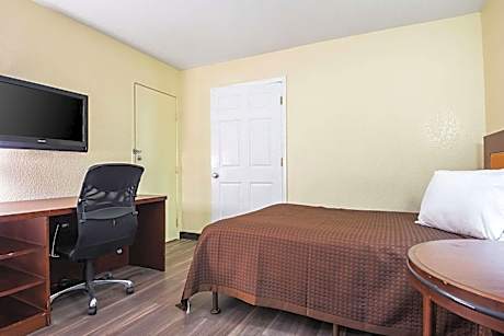 Efficiency King Suite - Non-Smoking