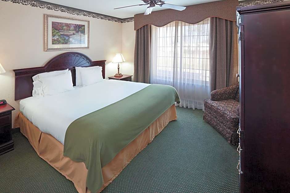 Holiday Inn Express Hotel & Suites Gainesville By IHG