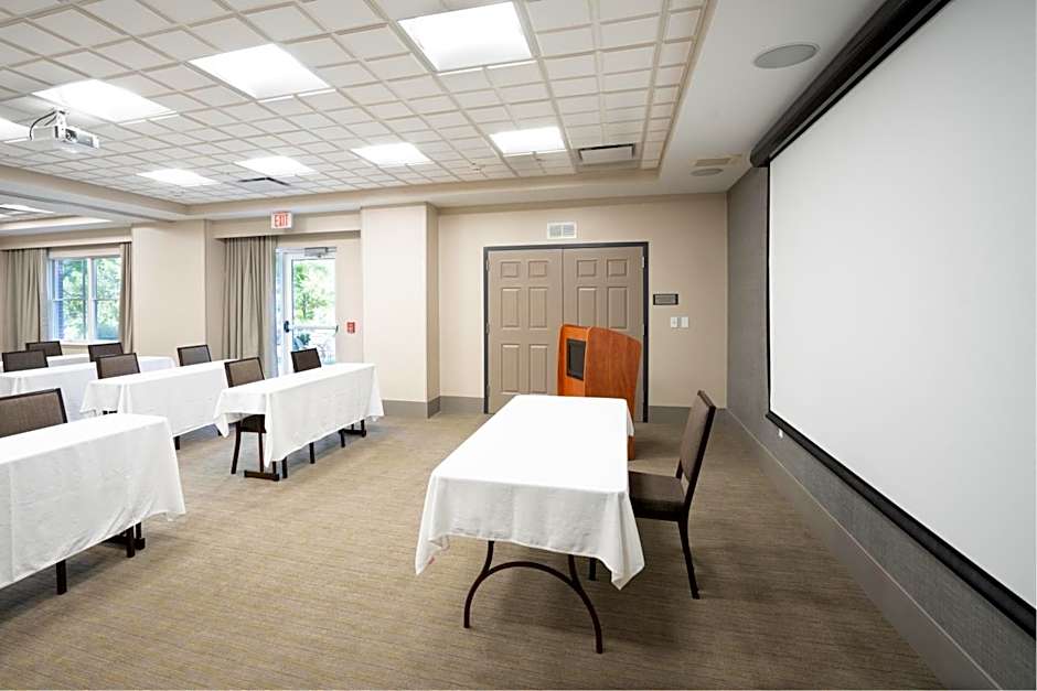 Country Inn & Suites by Radisson, State College (Penn State Area), PA