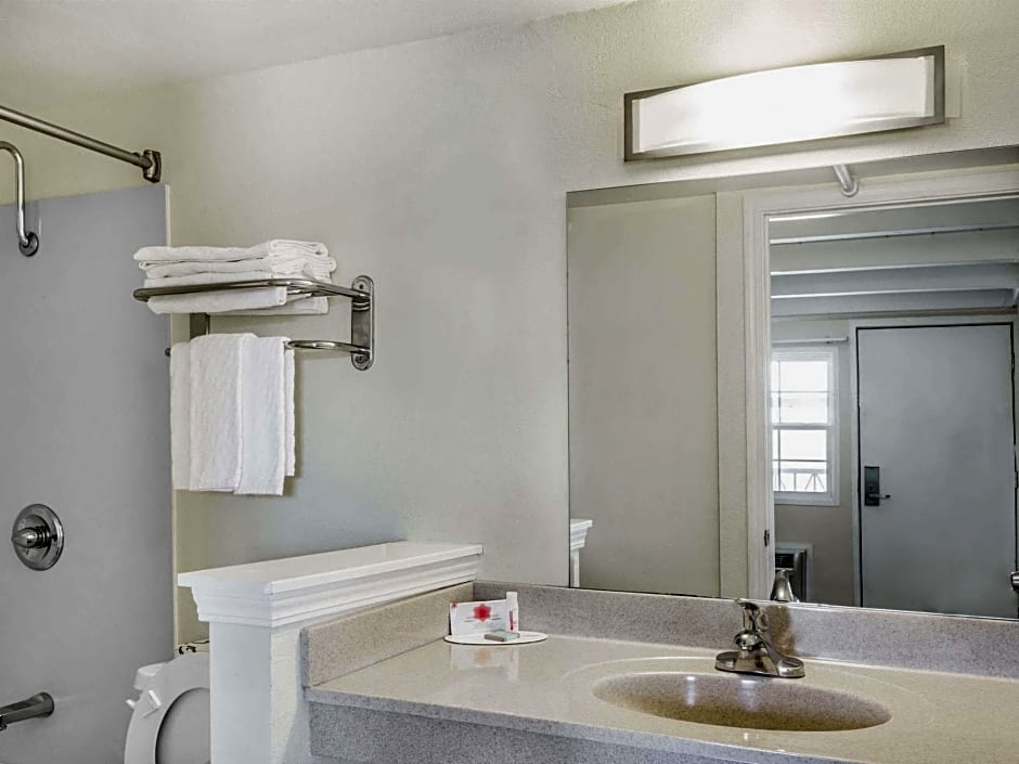 Travelodge by Wyndham Fairfield/Napa Valley