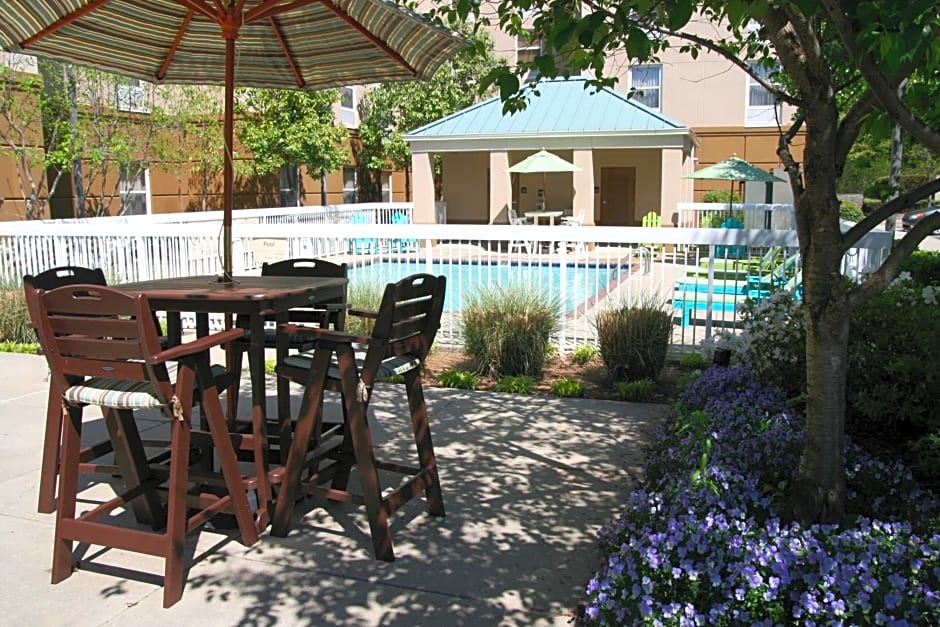 Hampton Inn & Suites Memphis East
