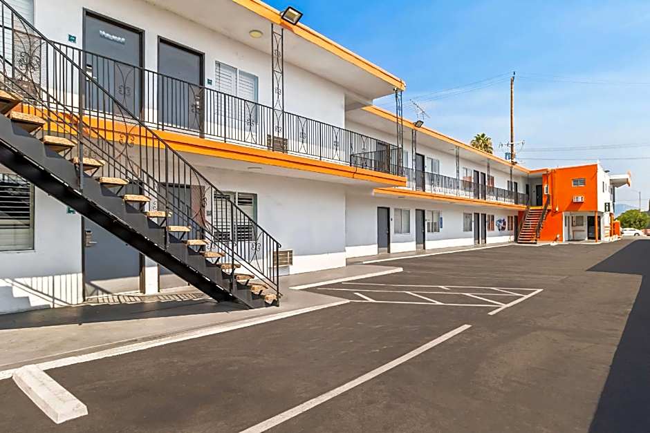 Rodeway Inn & Suites North Hollywood Burbank Airport - Universal Area