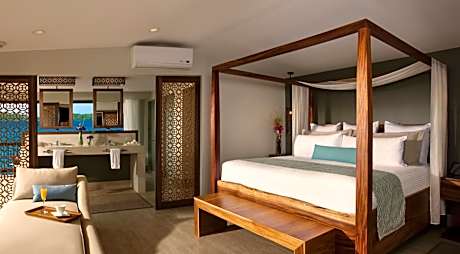 Preferred Club Honeymoon Suite