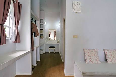 Pool Access - Twin Bed