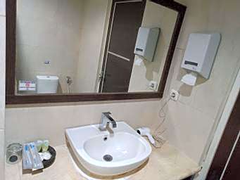 Alexander Hotel Tegal