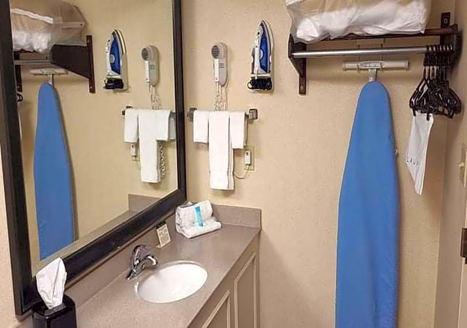 Auburn Place Hotel And Suites