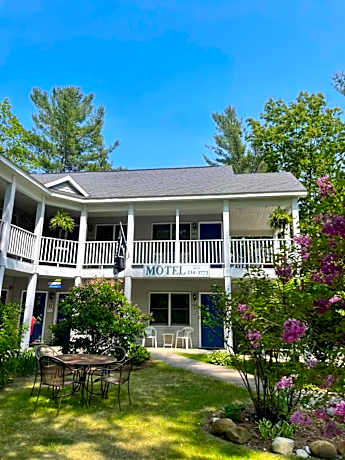 M22 Inn Glen Arbor