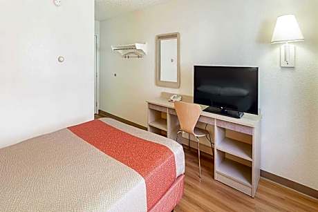 1 King Bed |