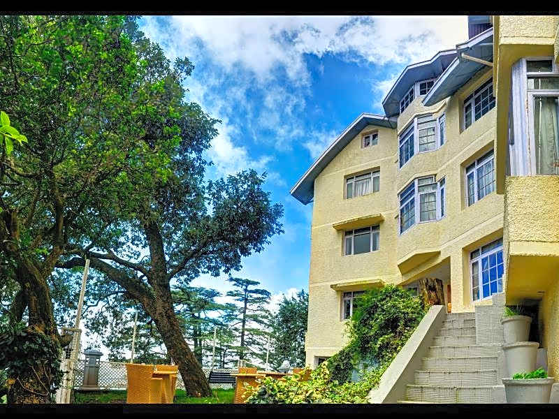 Summit Le Royale Hotel