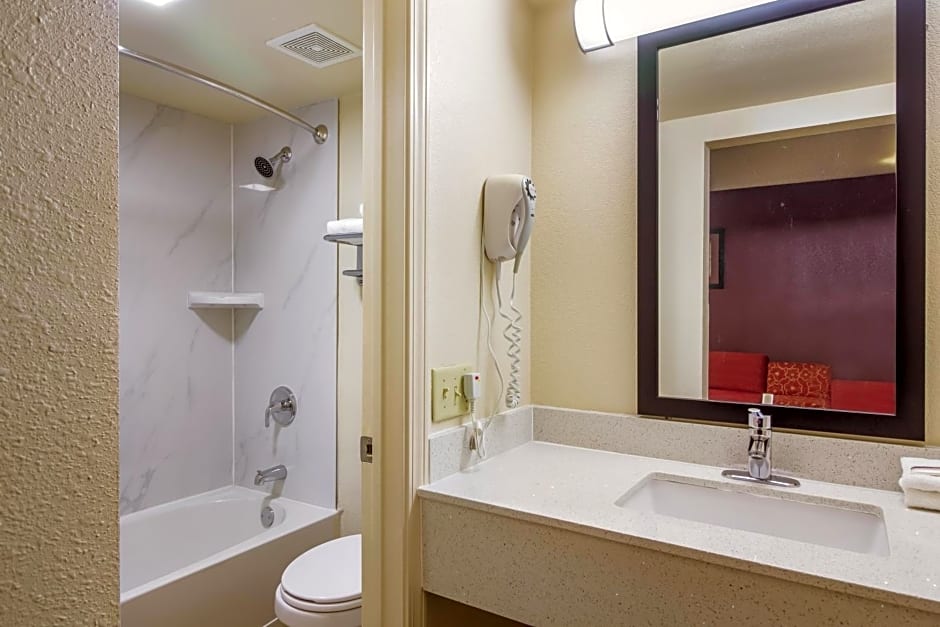 Red Roof Inn Houston East - I-10