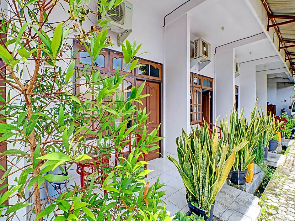 SUPER OYO 1356 Gusti Residence