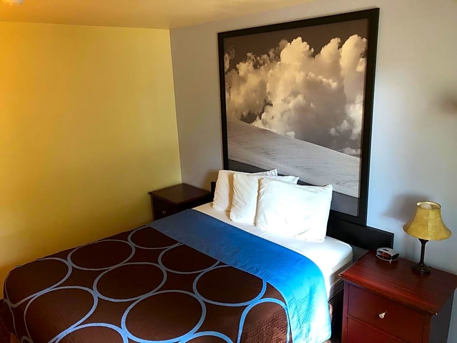 Super 8 by Wyndham Lewiston