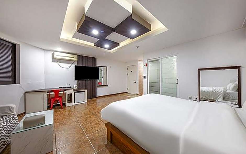 Daejeon Yongjeon Savoy – Daejeon, FL