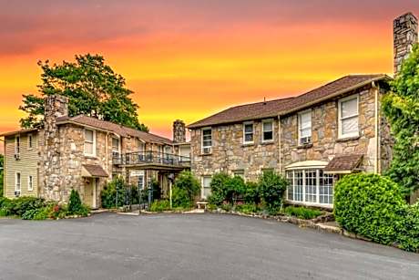 Echo Mountain Inn