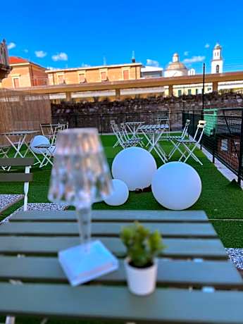 Hotel & Garden