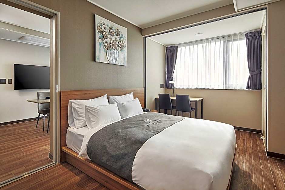 Western Bay Marina Hotel