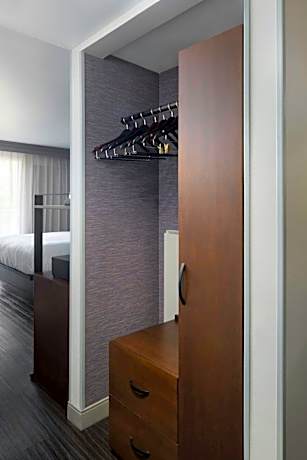 1 Bedroom Suite, 1 King, Sofa bed, Balcony