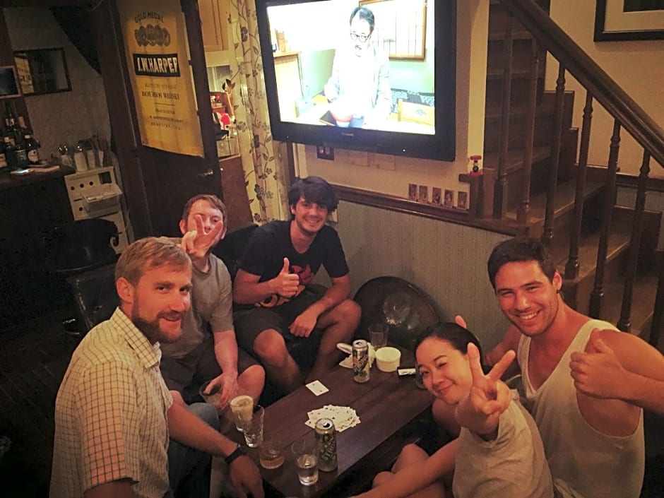 Iza Kamakura Guest House And Bar