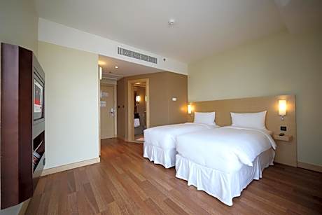 Standard room with 2 Single size beds