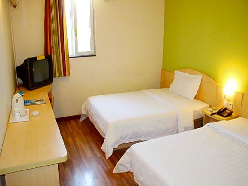7 Days Inn Huayin Huashan Mountain Scenic Spot