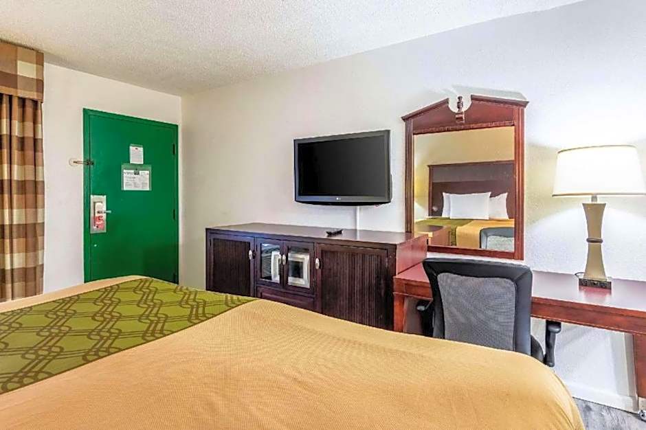 Econo Lodge Inn & Suites Macon North
