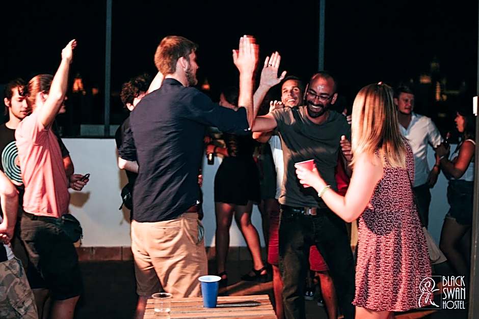 Black Swan Hostel Sevilla