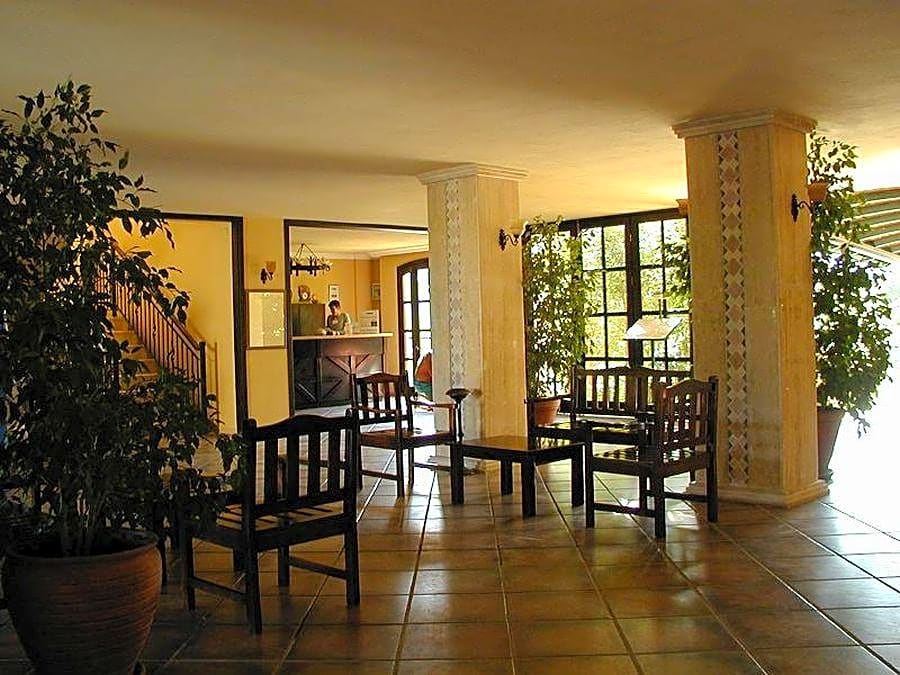 Club Turquoise Apart