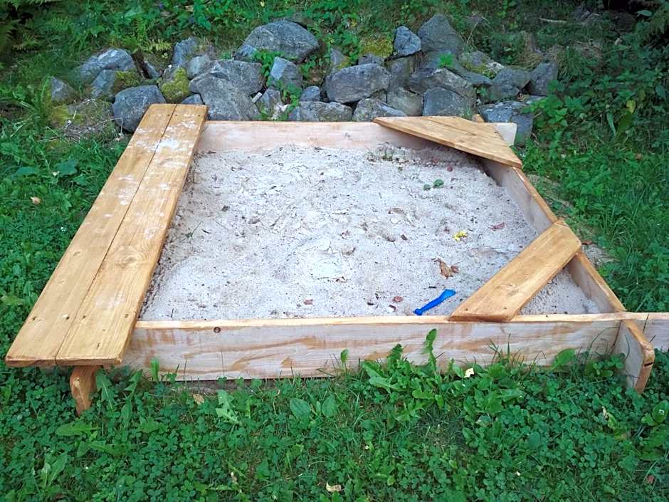 CHATA PACHNĄCA LASEM