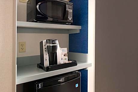 King Suite with Sofa Bed - Communication Accessible