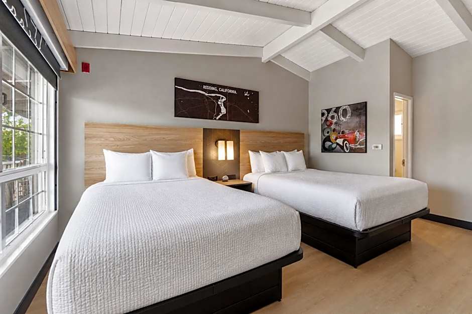 Thunderbird Lodge