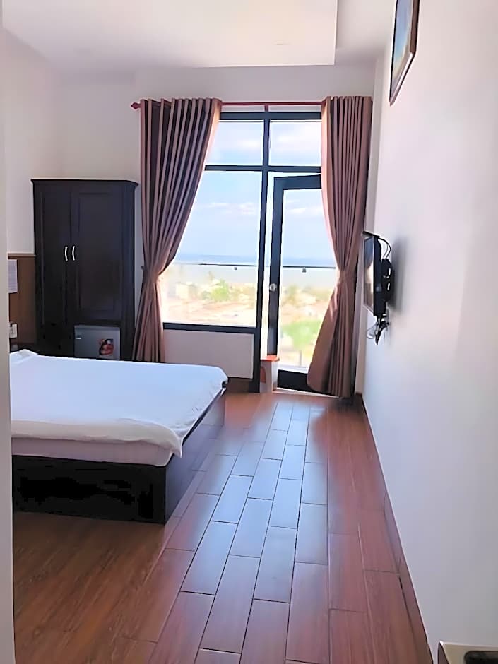 MOON HOTEL